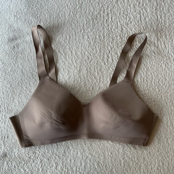 Lululemon Holds True Wirefree Bra 34B Soft Sand - Picture 5 of 13